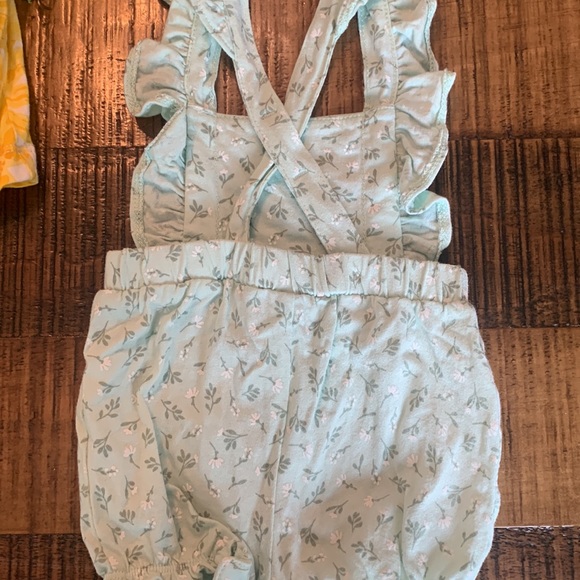 NEWBORN ROMPER PERFECT CONDITION - Picture 3 of 6